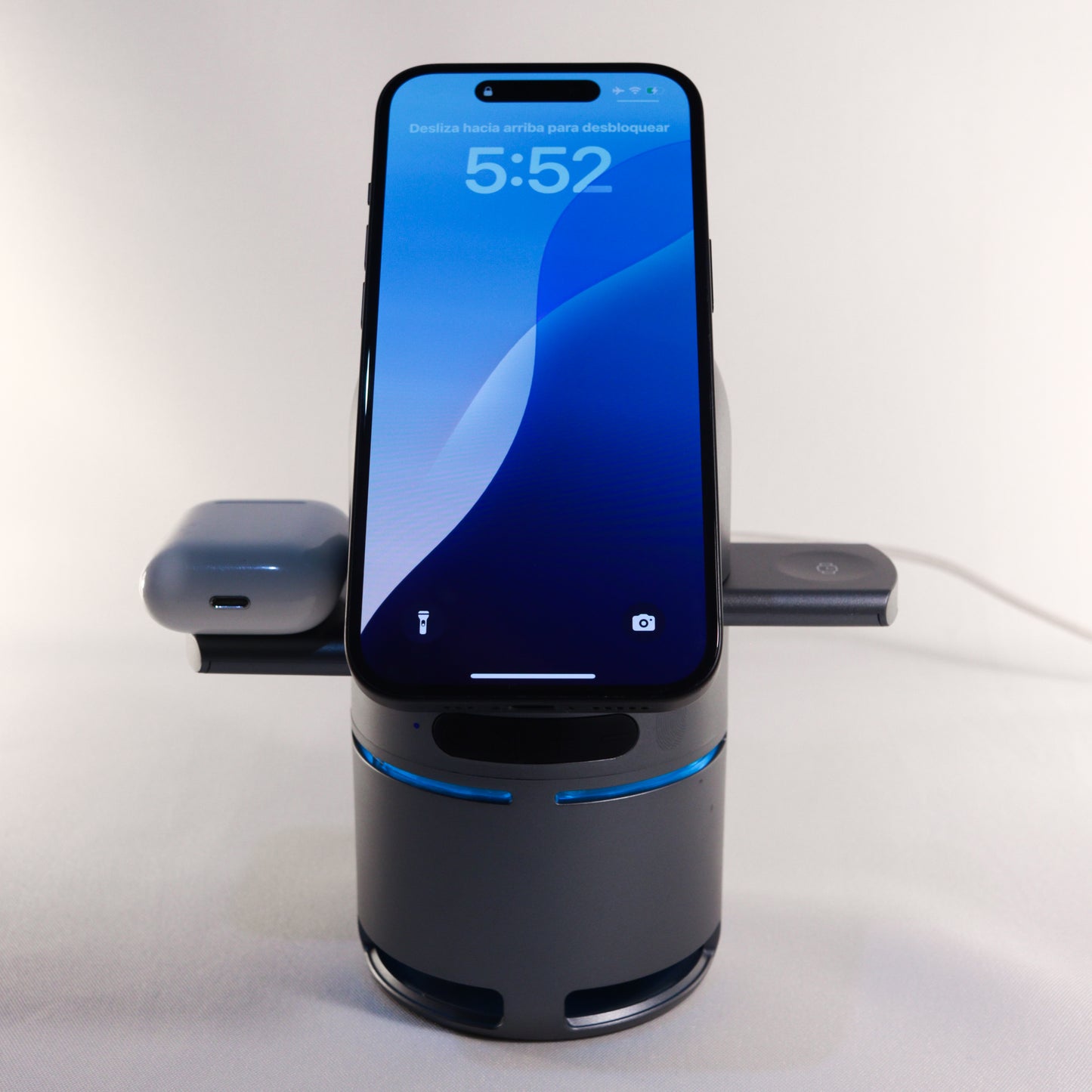 Centro de Carga 3 en 1 con Altavoz - Dile adiós al desorden y carga con estilo